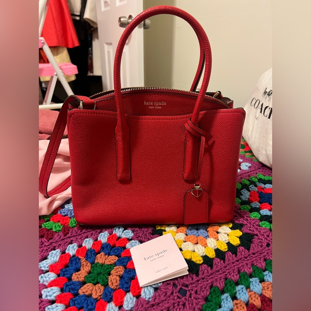 Kate Spade Red Leather crossbody Bag ((perfect condition no stains or anything))